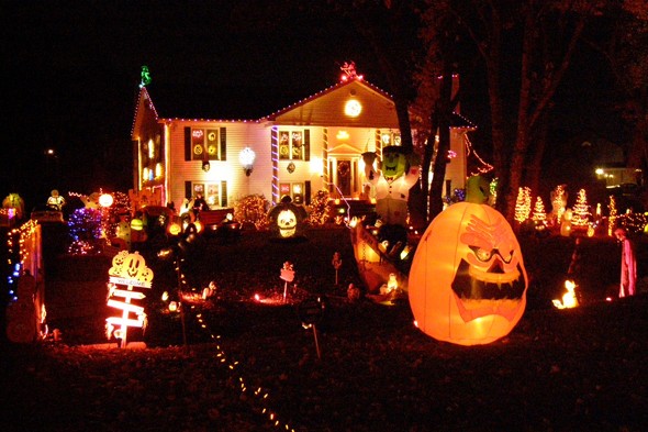 halloween-house-590.jpg
