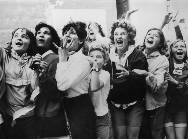 beatlemania-beatles-fans-1399906643-view-0.jpg